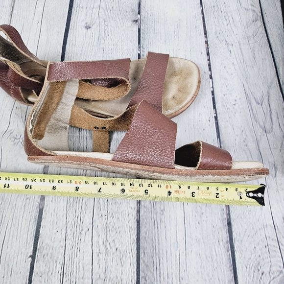 GEE WAWA ANTHROPOLOGIE | leather gladiator strappy open toe flat sandals - Picture 9 of 9